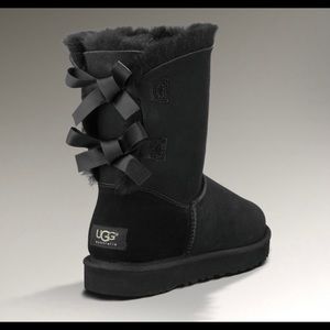 Black bow Ugg’s